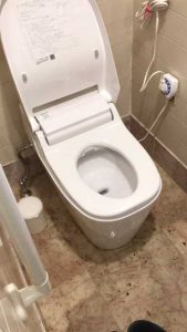 トイレつまりを起こしている便器