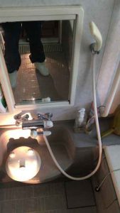 水漏れを起こしているお風呂の蛇口