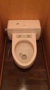 ウォシュレットのプレートが外れないTOTO製ワンピース便器