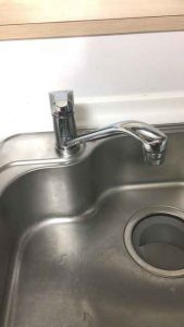 水漏れしているKVK製ワンホールシングルレバー混合水栓