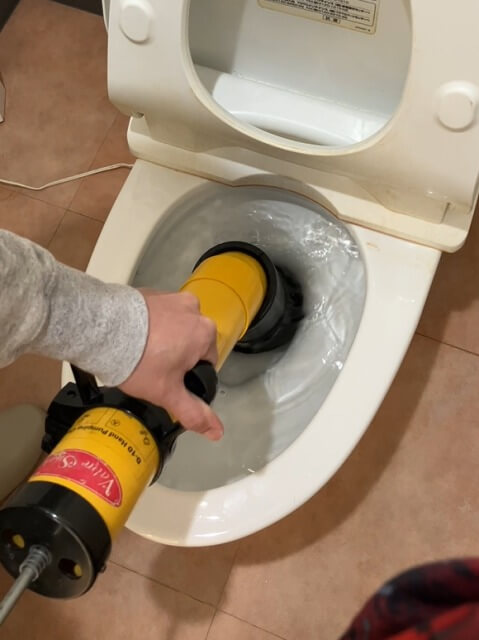 2026-1-2-clogged-toilet-10